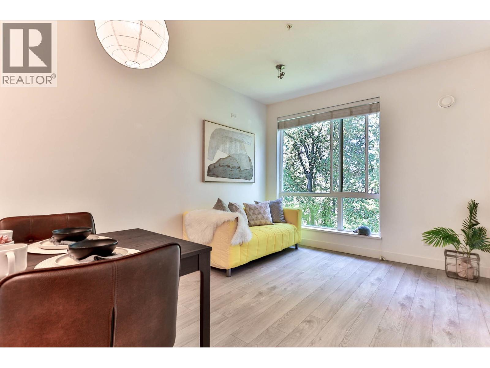 Photo 4 of 527 723 W 3rd Street, North Vancouver BC