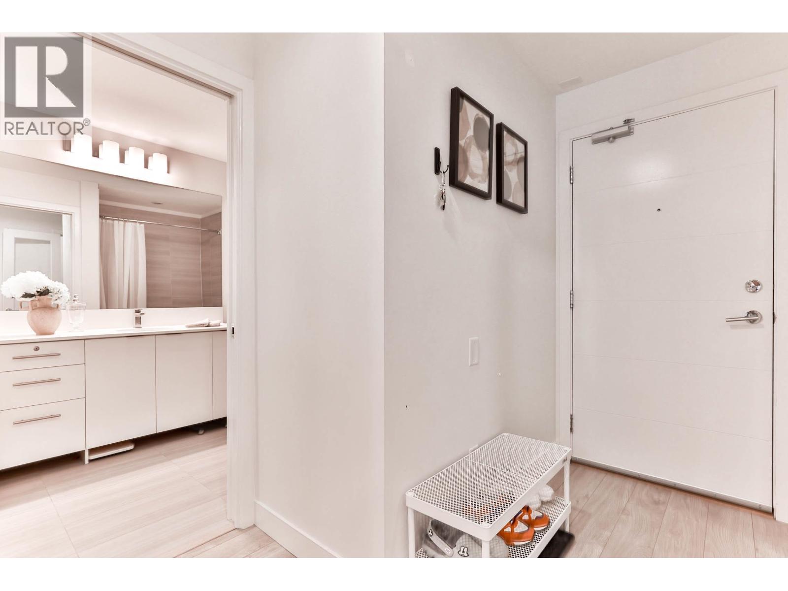 Photo 9 of 527 723 W 3rd Street, North Vancouver BC