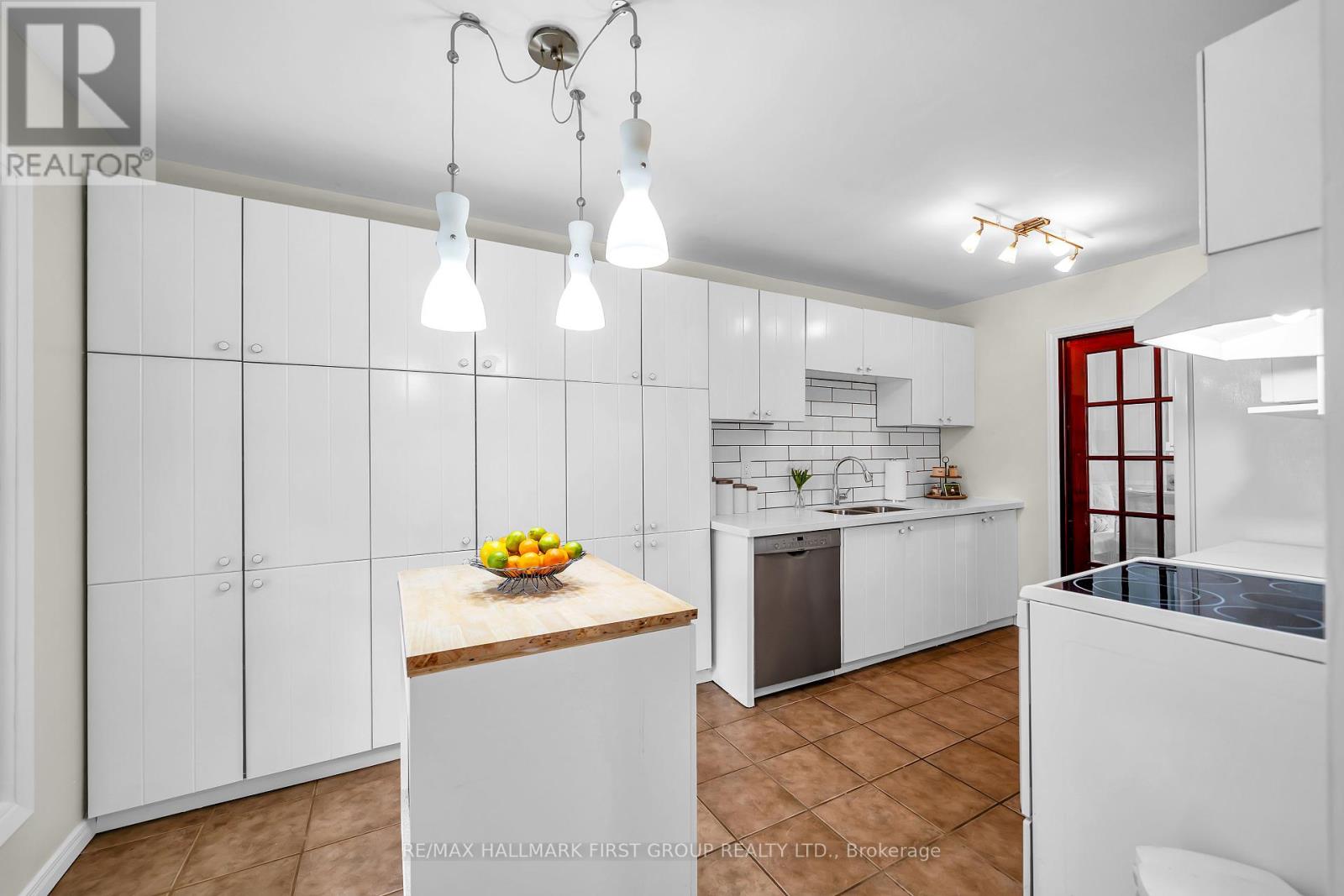 Photo 8 of 1138 Tanzer Court, Pickering ON