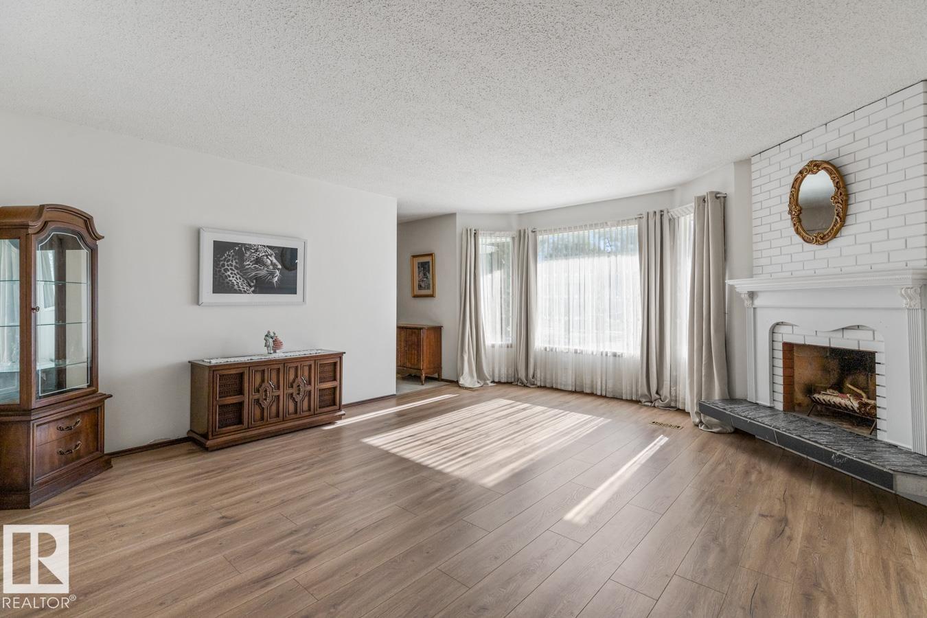 Photo 10 of 6 Strathcona Pl, Sherwood Park AB