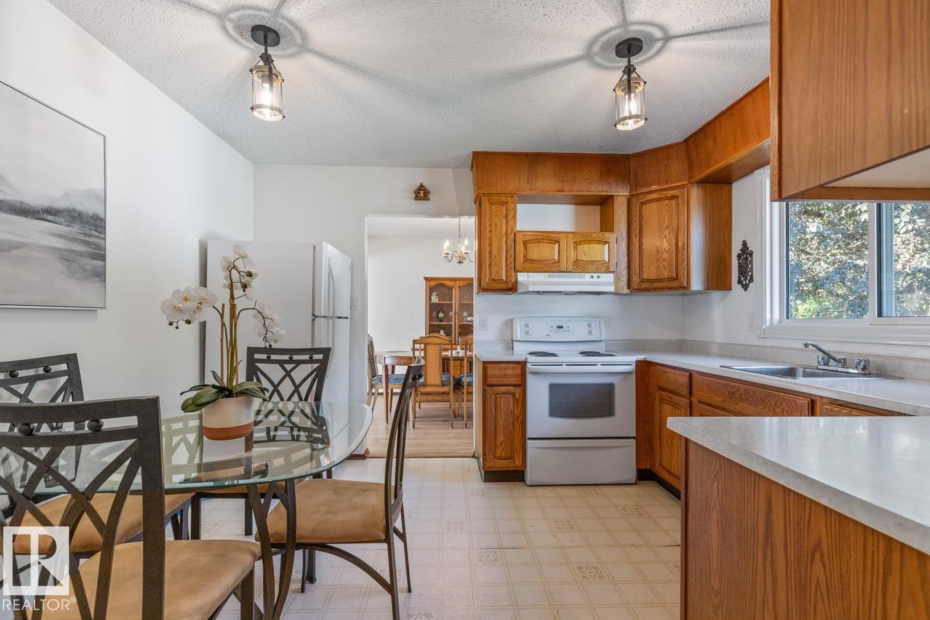 Photo 14 of 6 Strathcona Pl, Sherwood Park AB