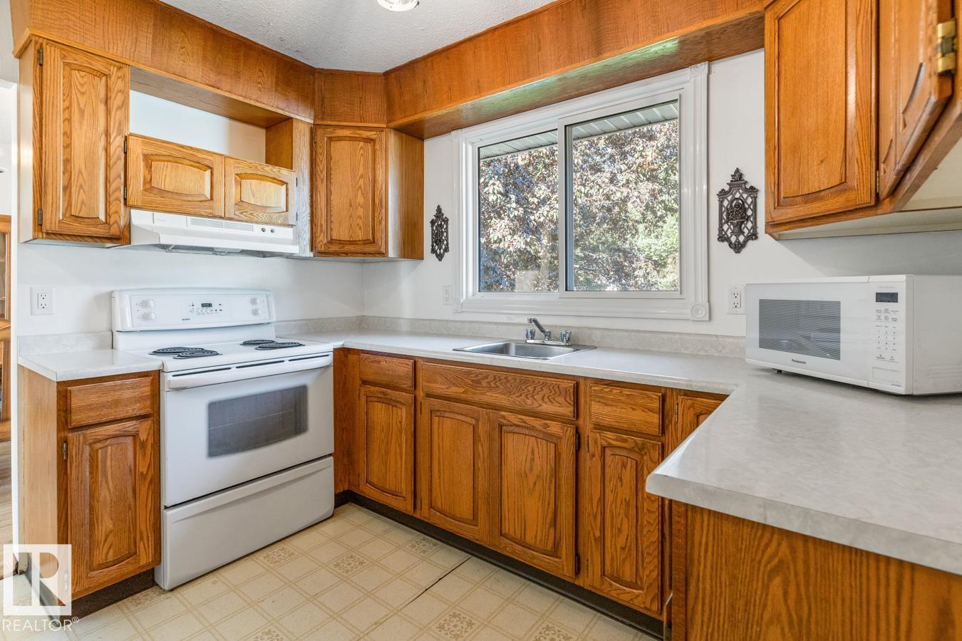 Photo 16 of 6 Strathcona Pl, Sherwood Park AB