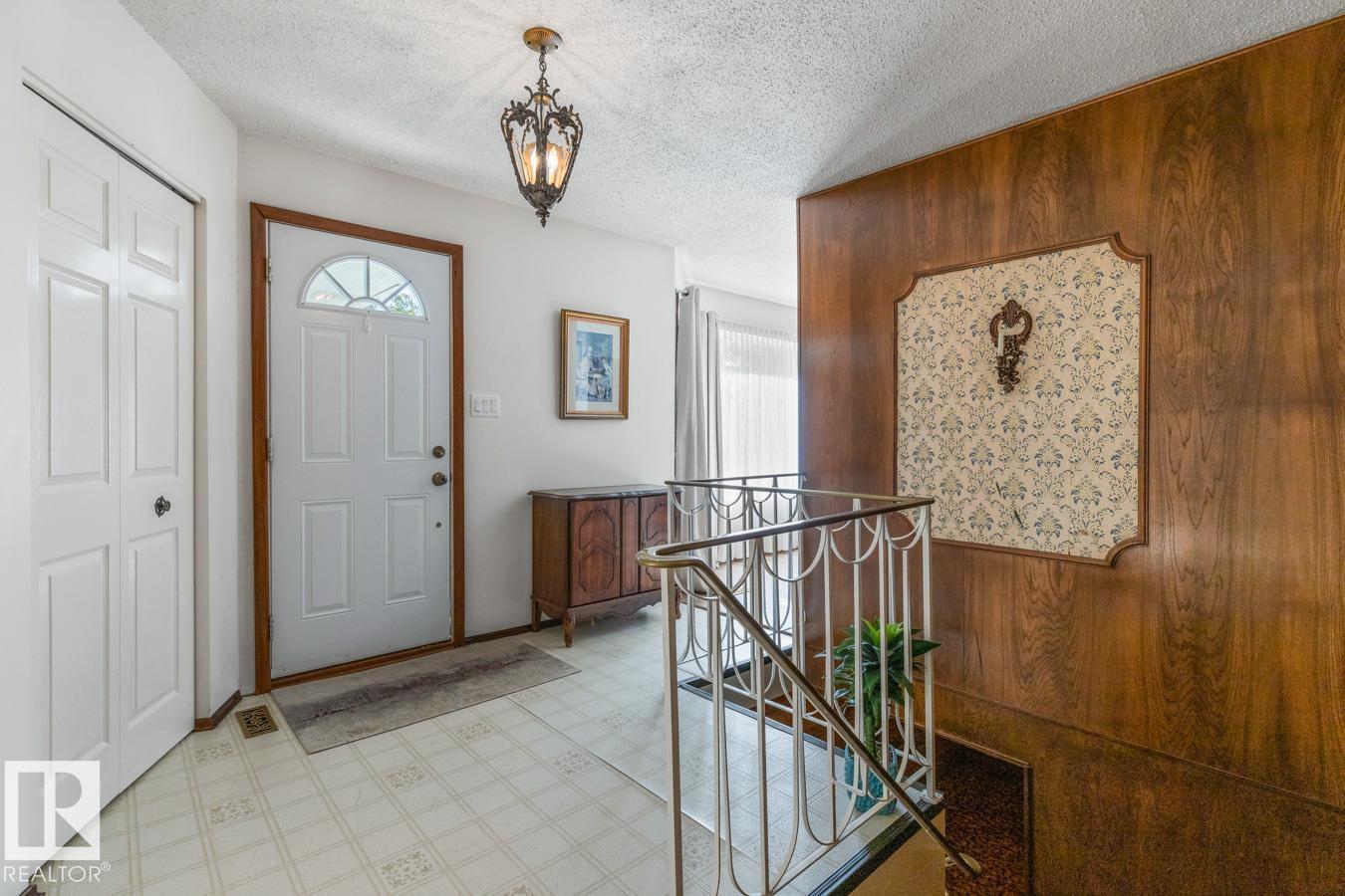 Photo 8 of 6 Strathcona Pl, Sherwood Park AB