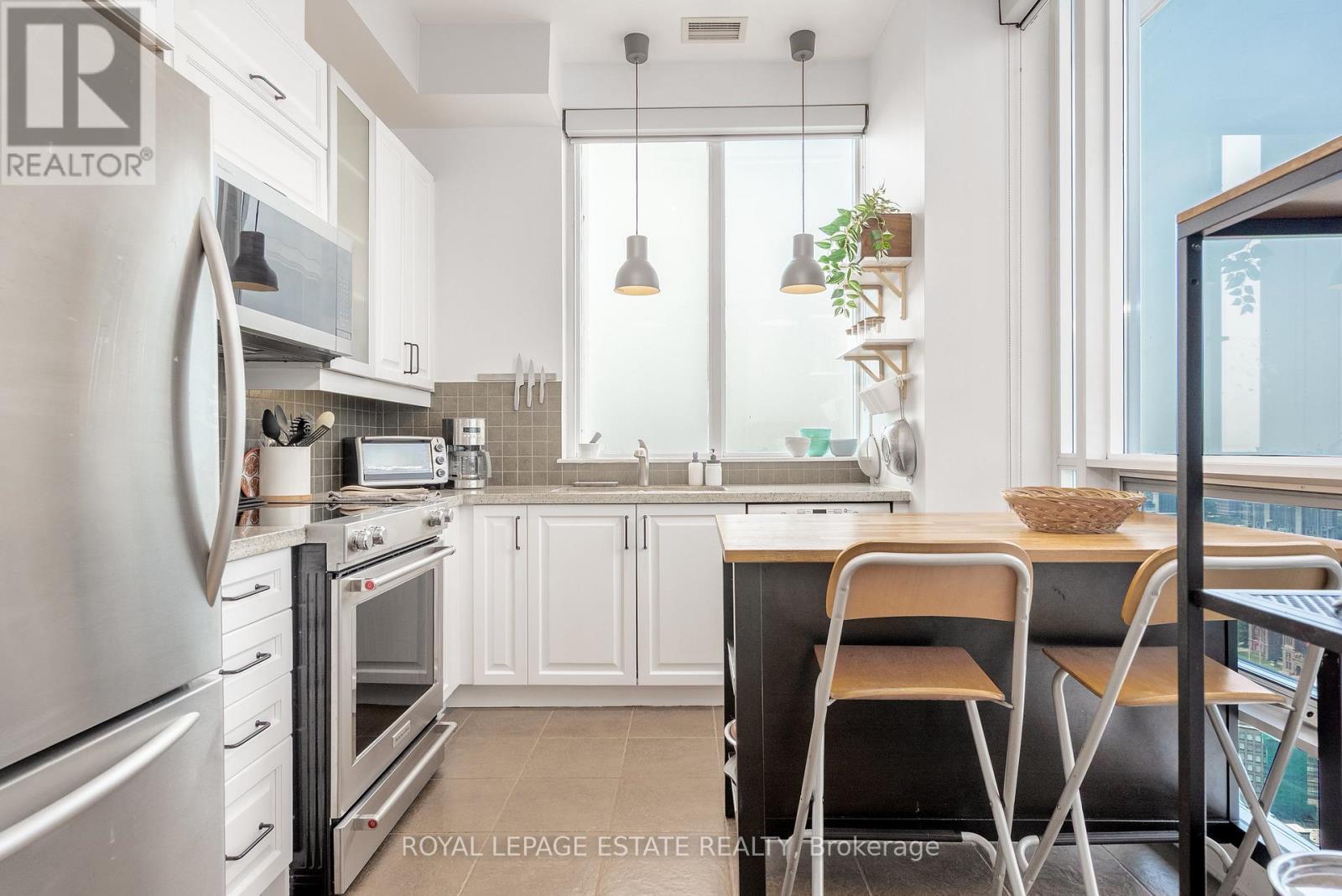 Photo 12 of Ph 06 763 Bay Street, Toronto ON