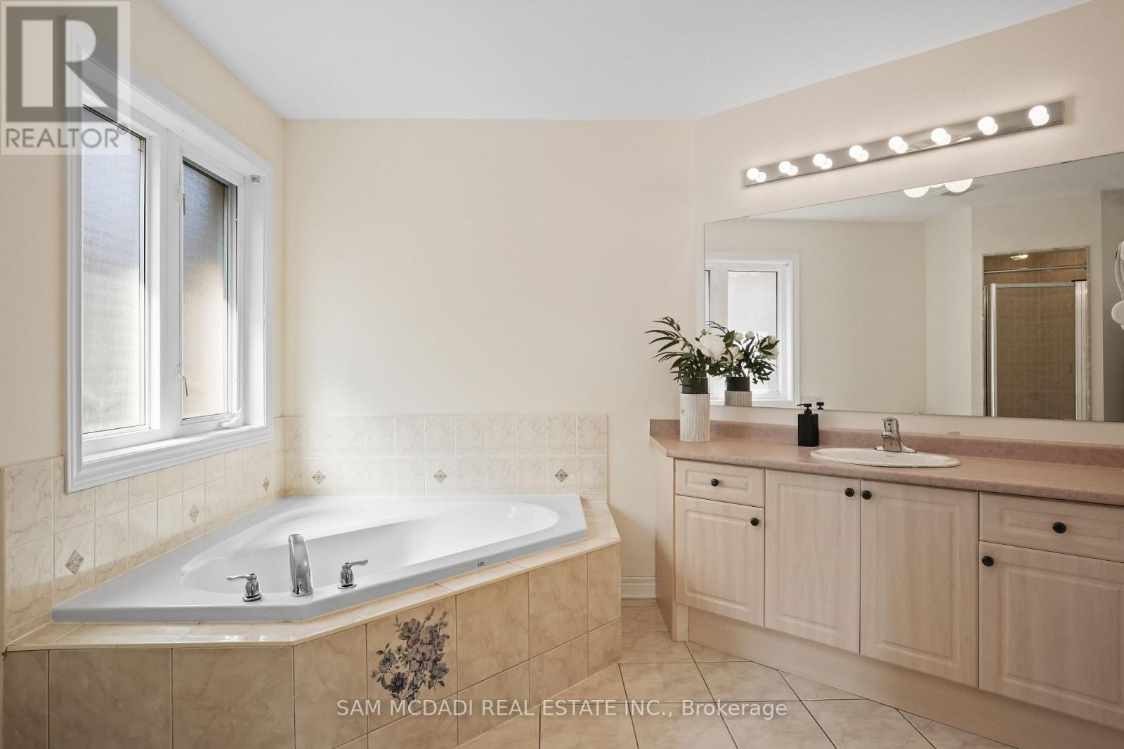 Photo 23 of 5499 Doctor Peddle Crescent, Mississauga ON