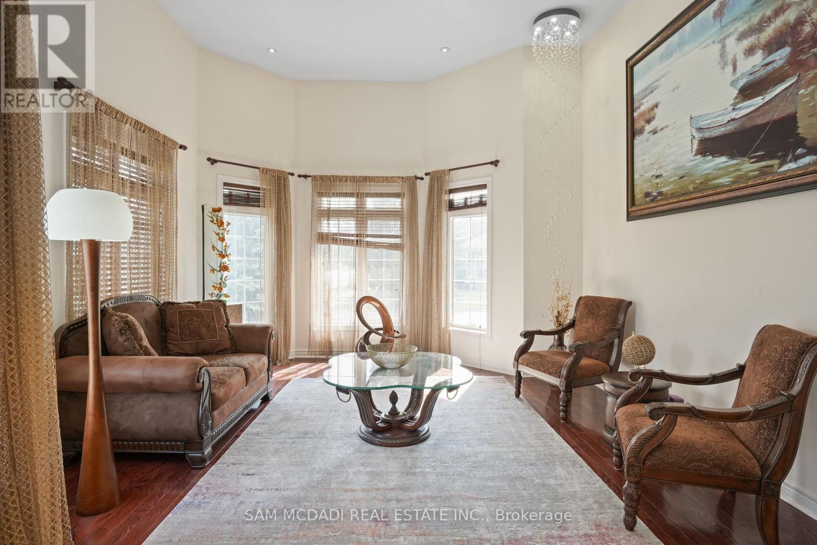 Photo 8 of 5499 Doctor Peddle Crescent, Mississauga ON