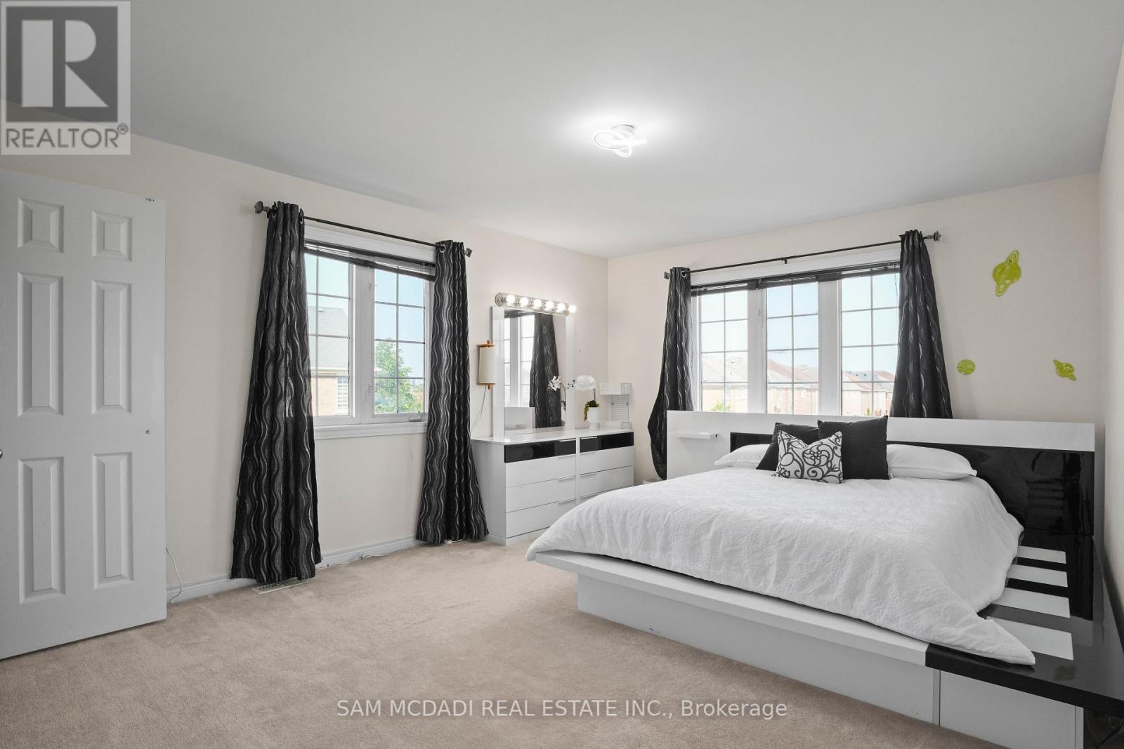 Photo 27 of 5499 Doctor Peddle Crescent, Mississauga ON