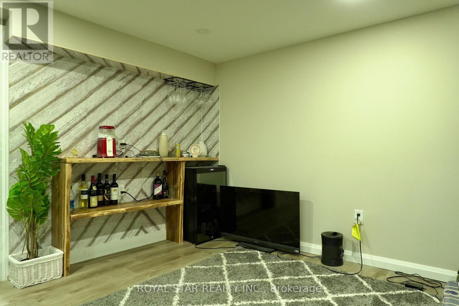 Photo 20 of 27 Matlock Avenue, Mississauga ON