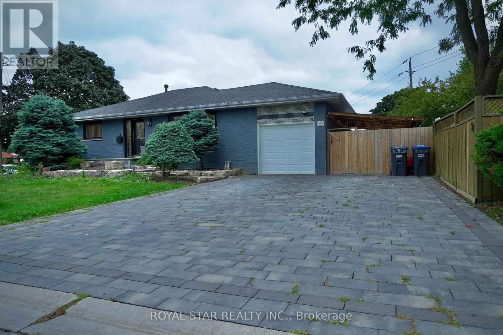 Photo 2 of 27 Matlock Avenue, Mississauga ON