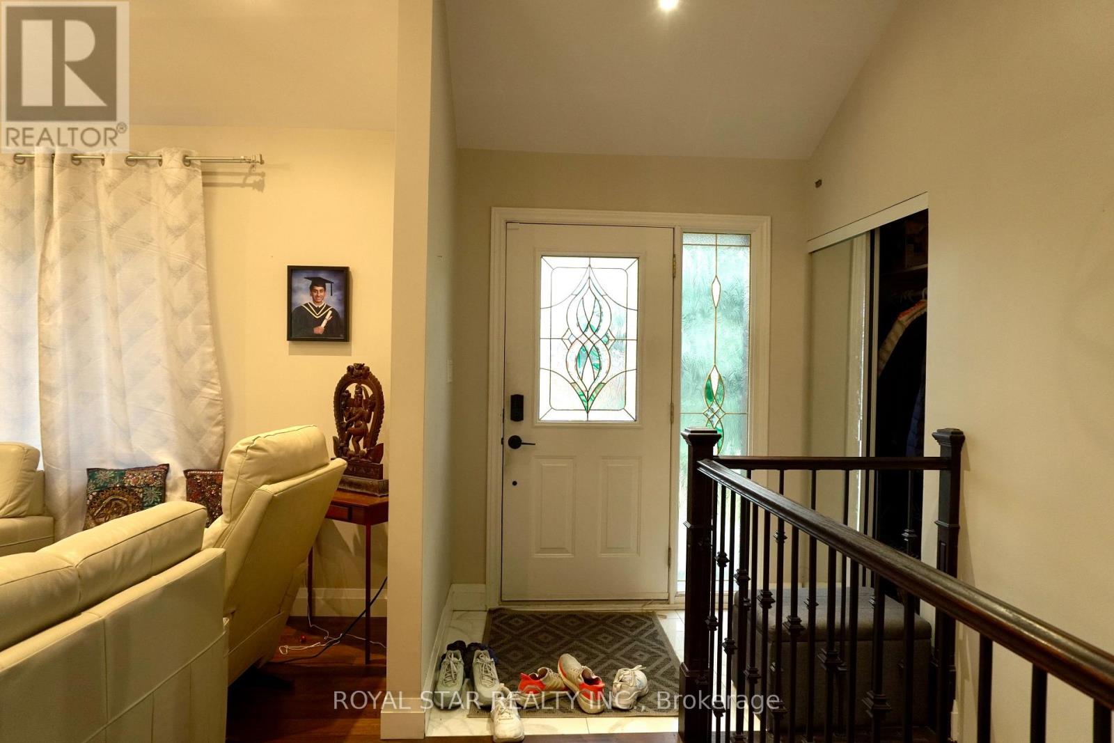 Photo 5 of 27 Matlock Avenue, Mississauga ON