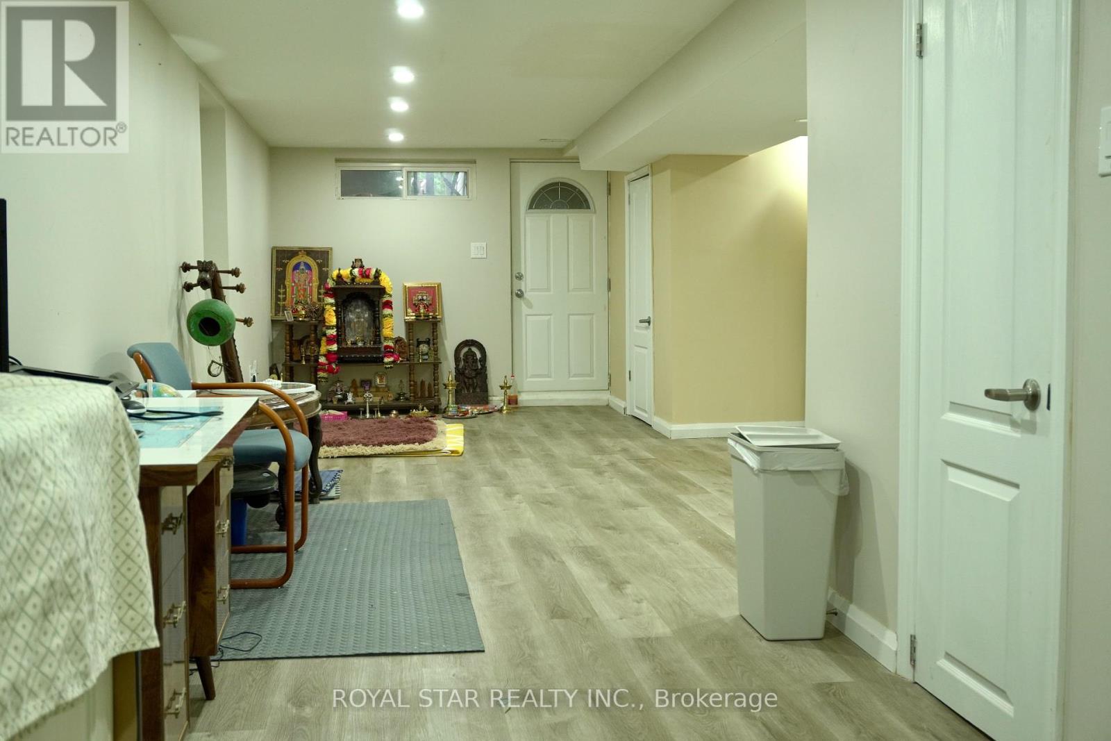 Photo 21 of 27 Matlock Avenue, Mississauga ON