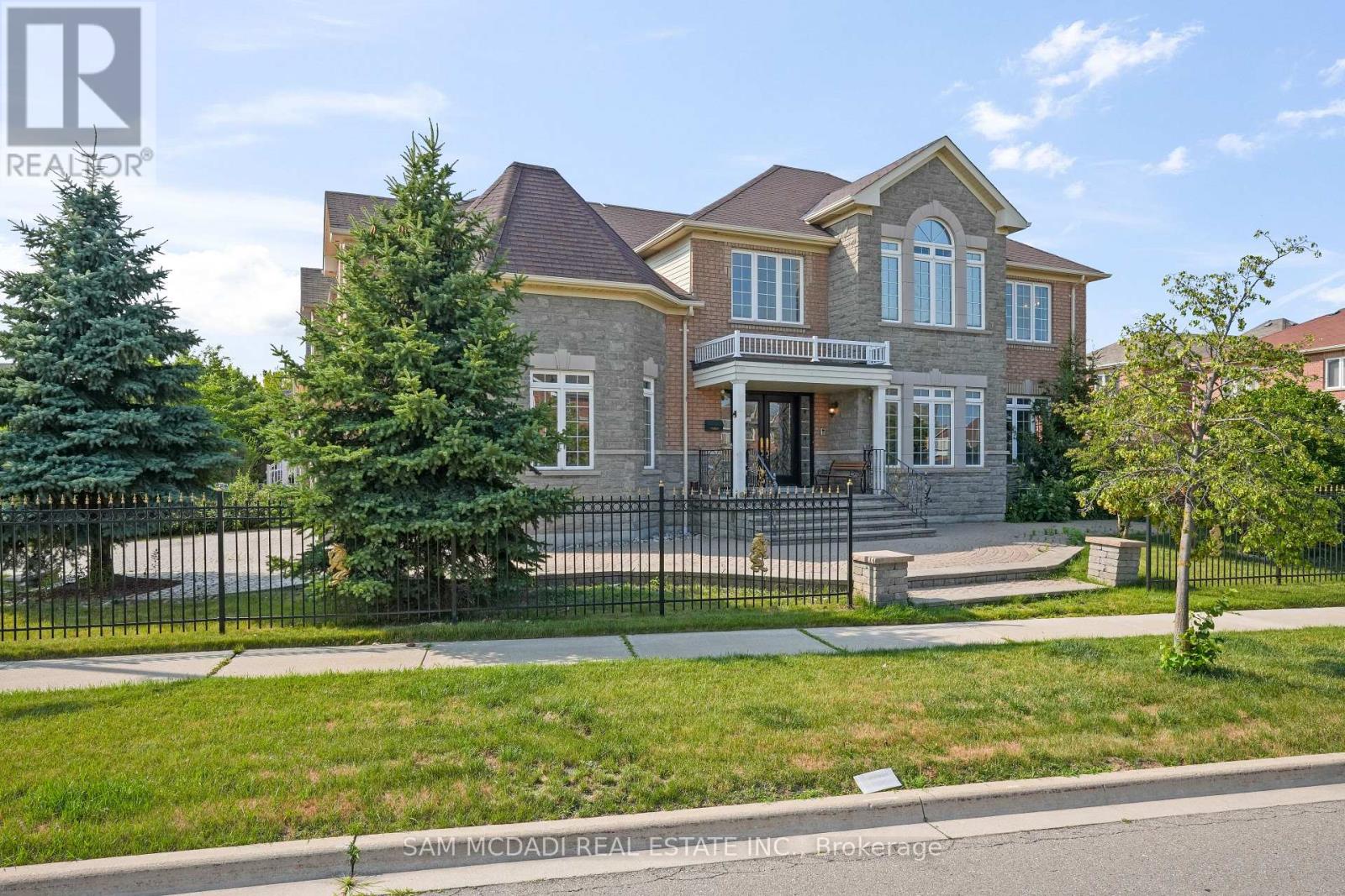 Photo 2 of 5499 Doctor Peddle Crescent, Mississauga ON