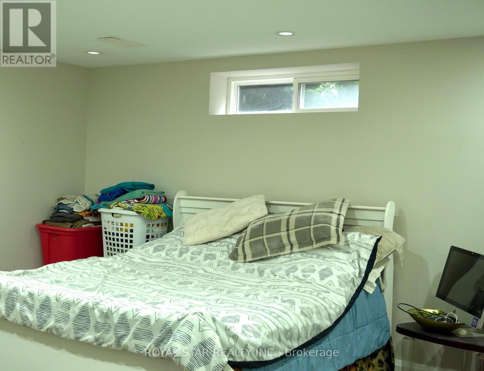 Photo 22 of 27 Matlock Avenue, Mississauga ON