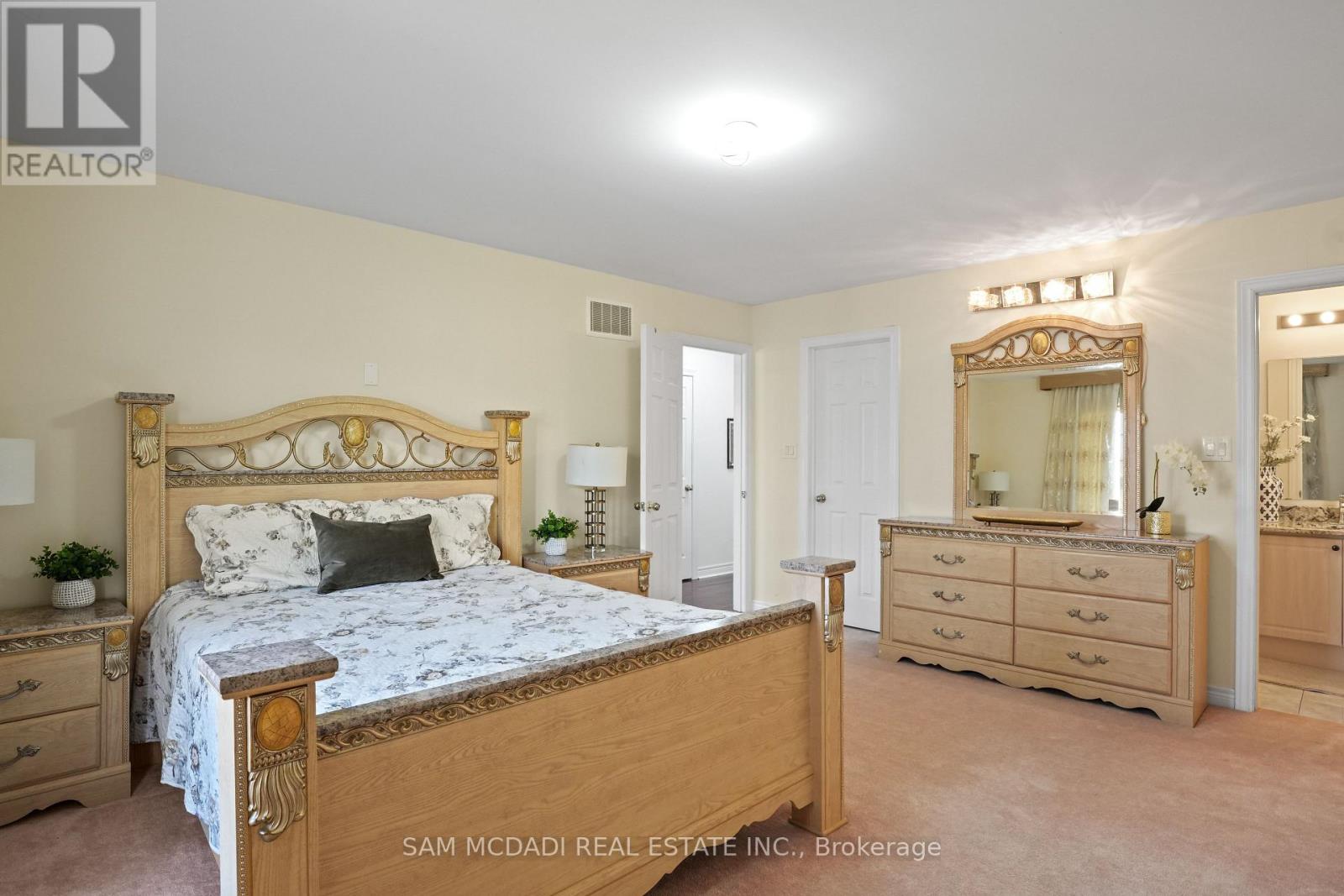 Photo 29 of 5499 Doctor Peddle Crescent, Mississauga ON