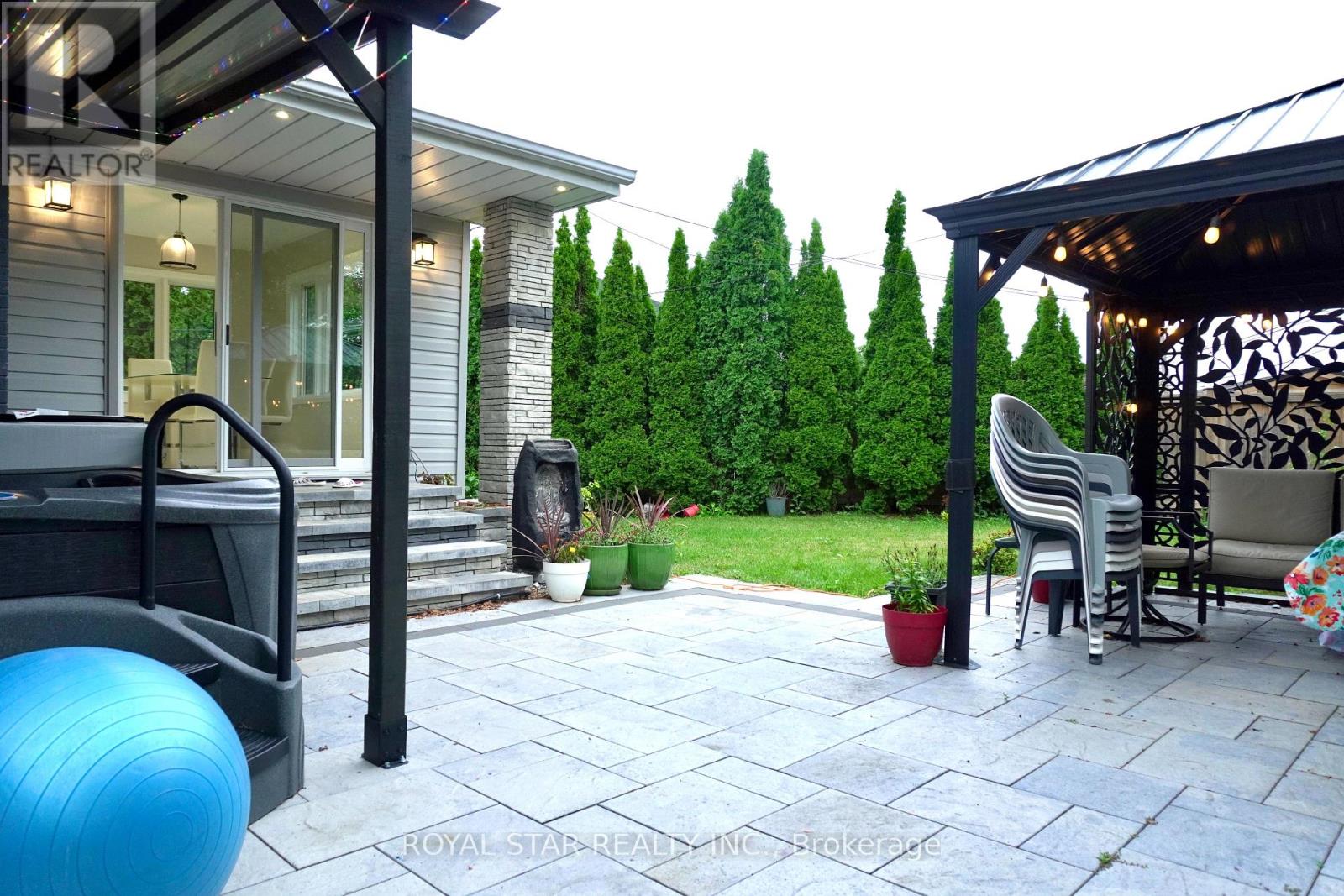 Photo 23 of 27 Matlock Avenue, Mississauga ON