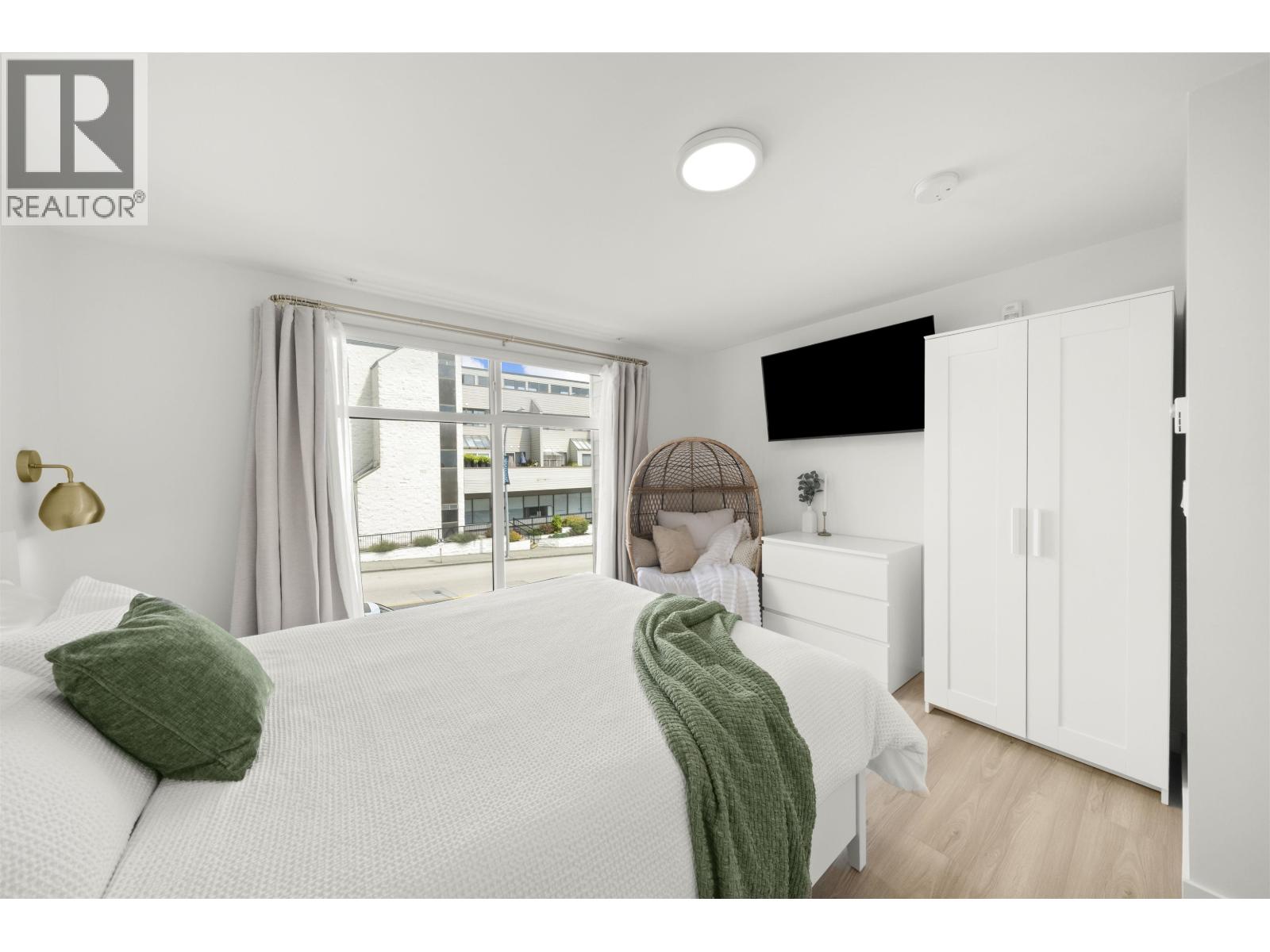 Photo 12 of 103 232 Sixth Street, New Westminster BC
