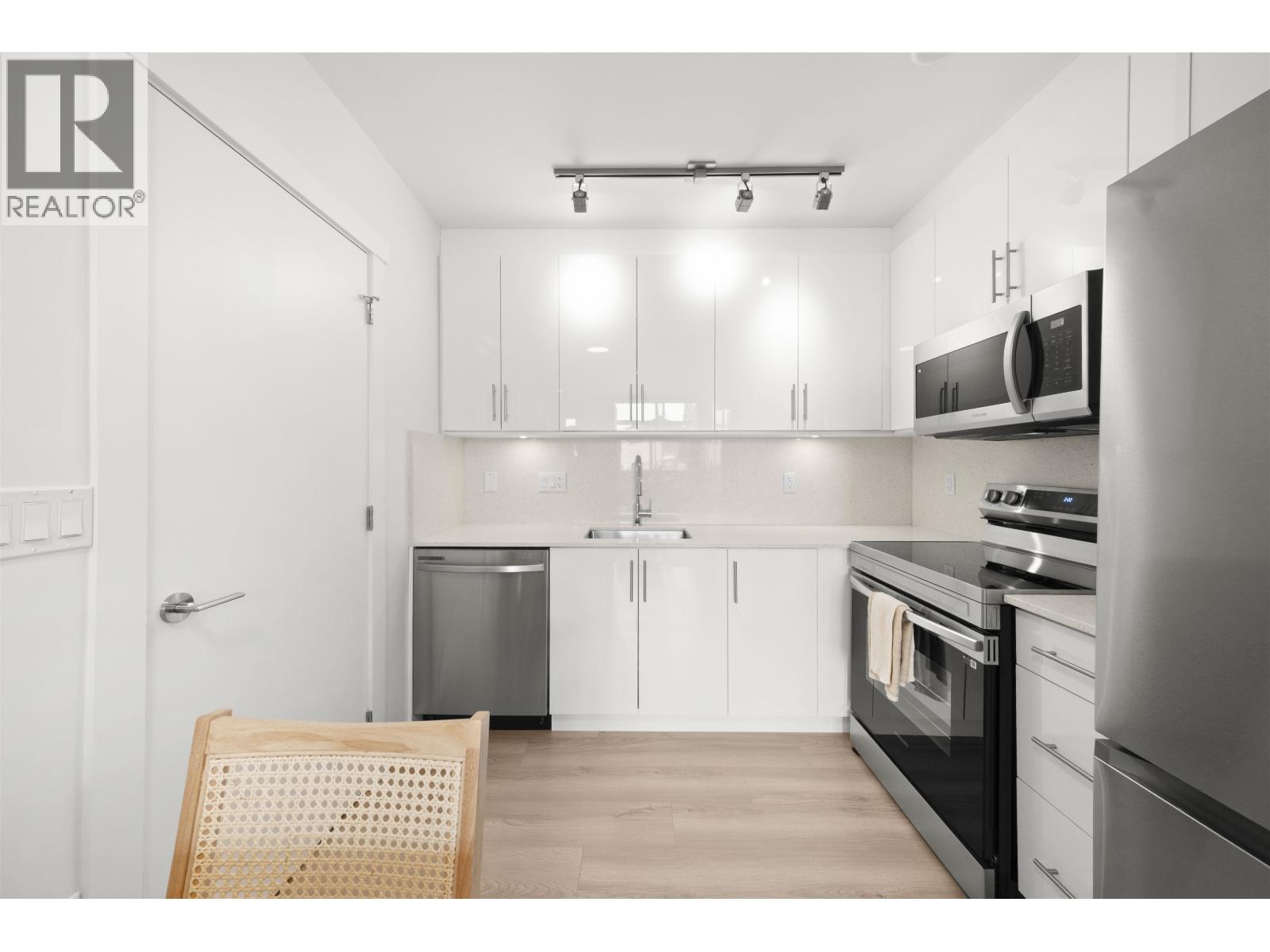 Photo 26 of 103 232 Sixth Street, New Westminster BC
