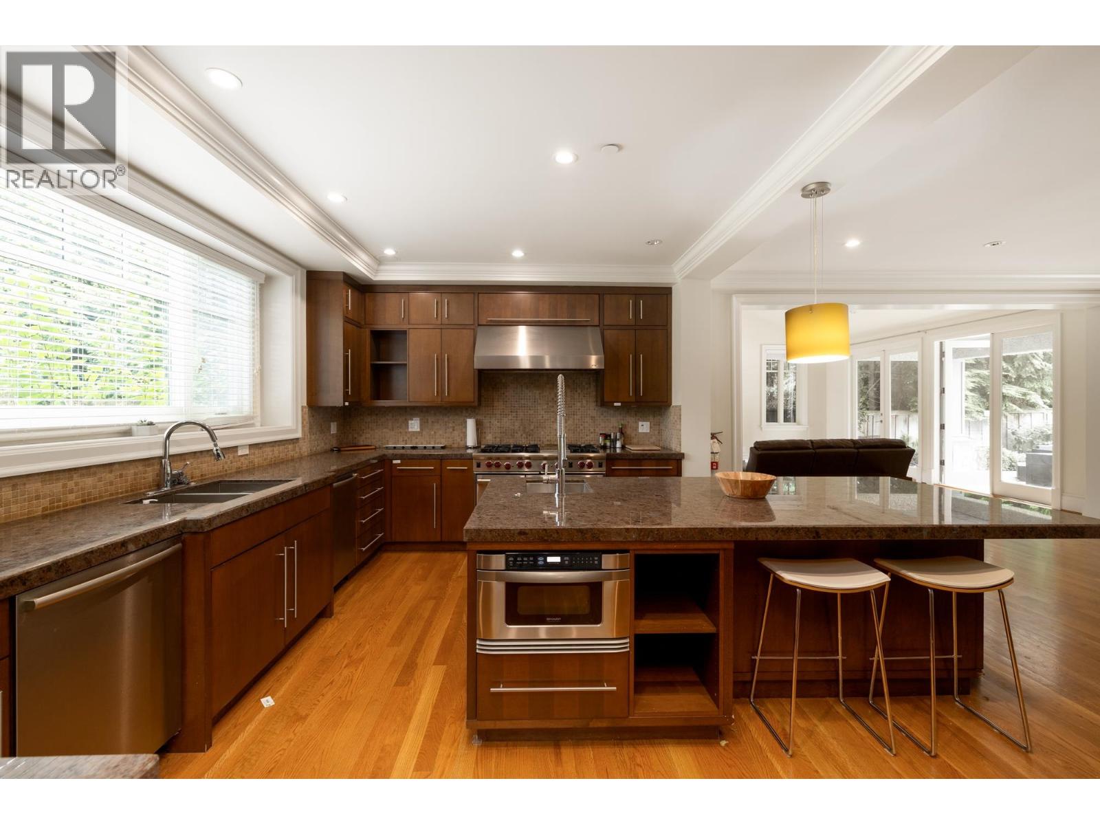 Photo 9 of 920 Pyrford Road, West Vancouver BC