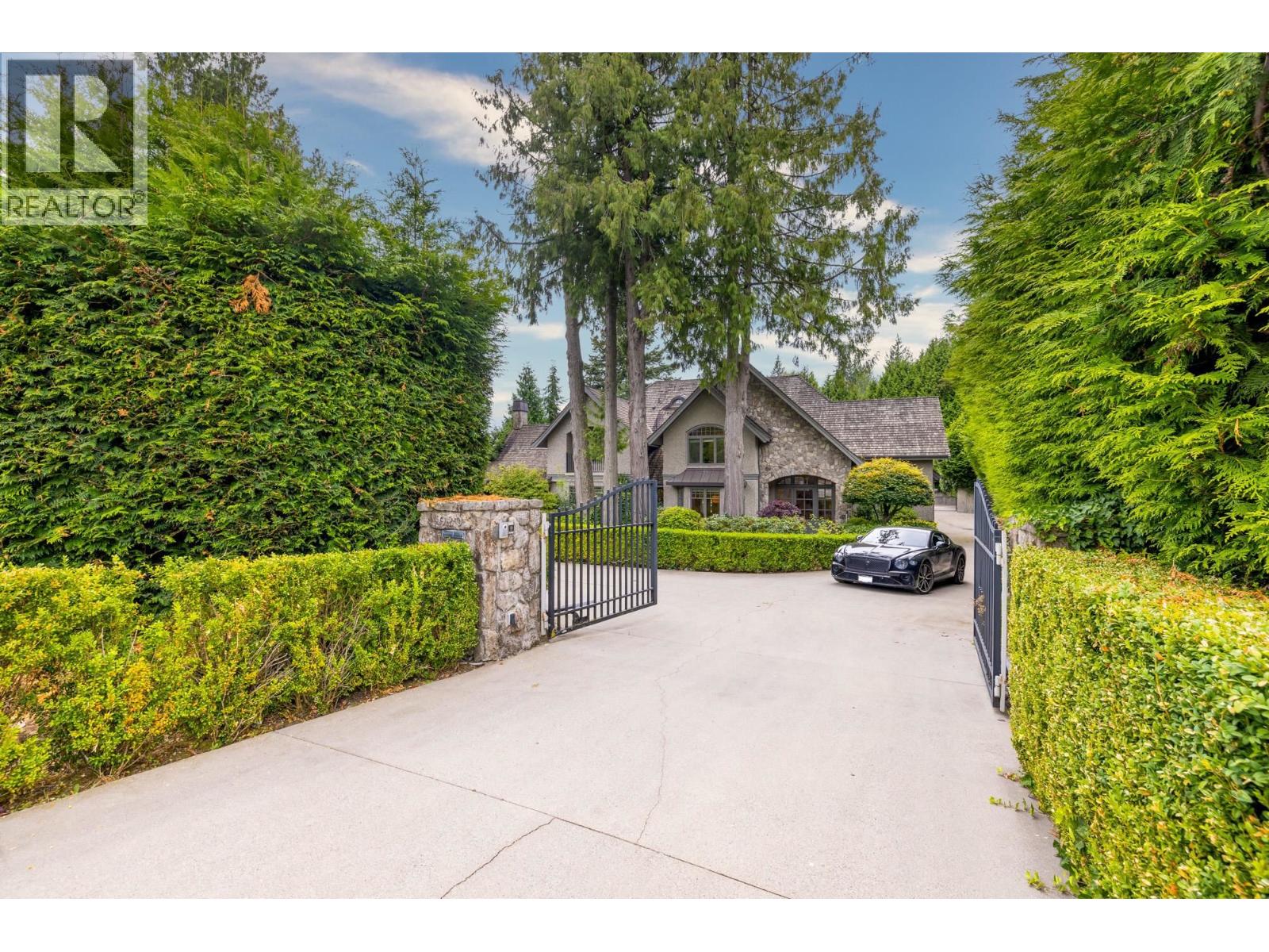 Photo 1 of 920 Pyrford Road, West Vancouver BC
