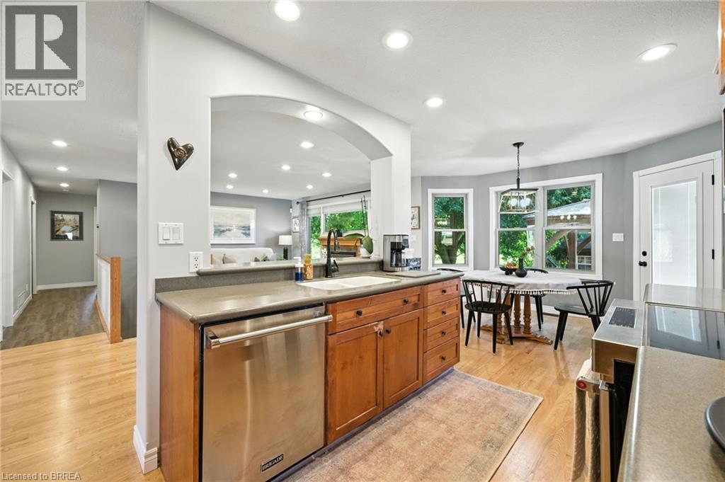 Photo 10 of 28 Macpherson Drive, Paris ON