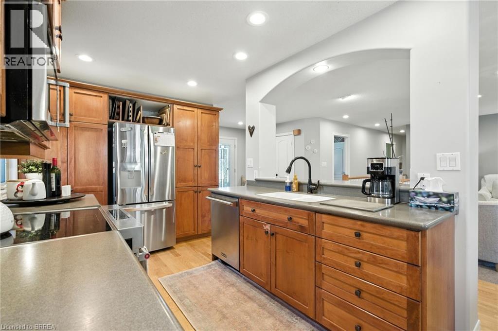 Photo 9 of 28 Macpherson Drive, Paris ON