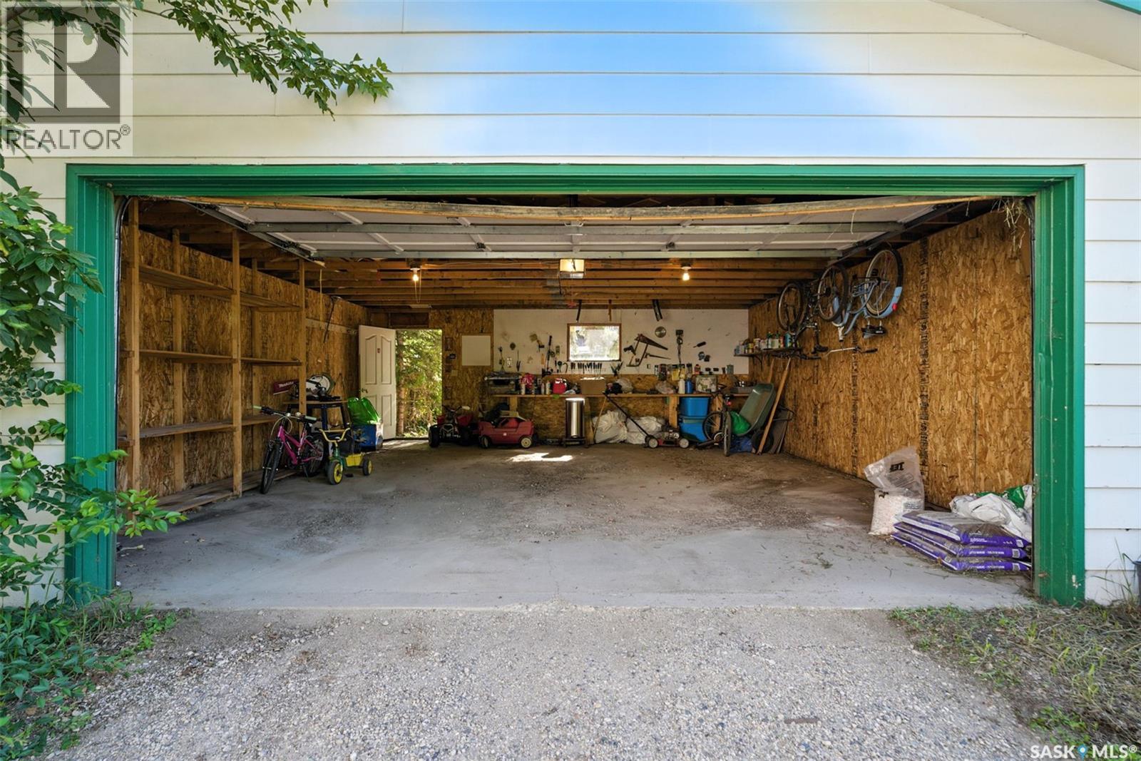 Photo 5 of 1020 Eastlake Avenue, Saskatoon SK