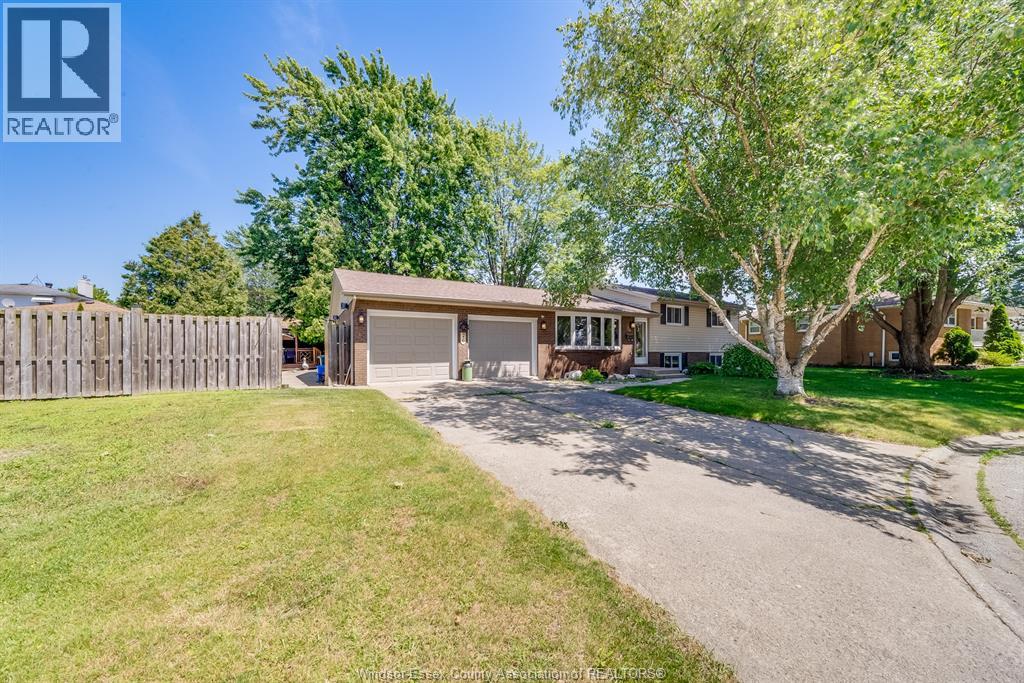Photo 2 of 26 Spring Court, Amherstburg ON