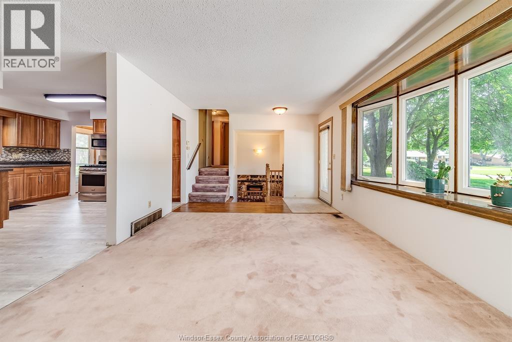Photo 5 of 26 Spring Court, Amherstburg ON