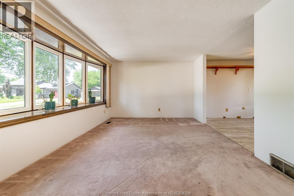 Photo 8 of 26 Spring Court, Amherstburg ON