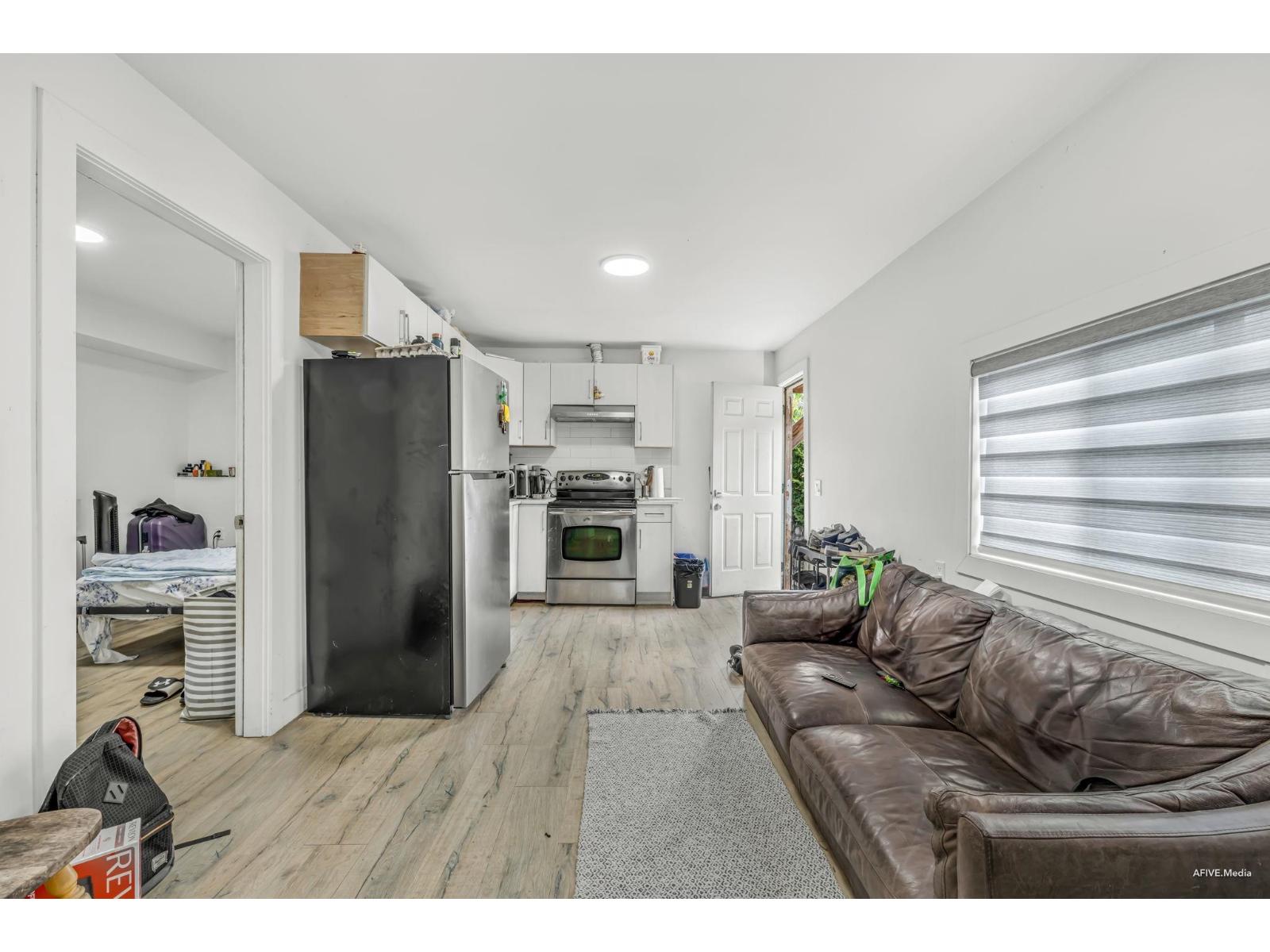 Photo 3 of 10317 127 Street, Surrey BC