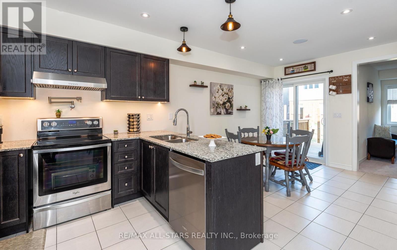 Photo 15 of 65 Cliff Thompson Court, Georgina ON
