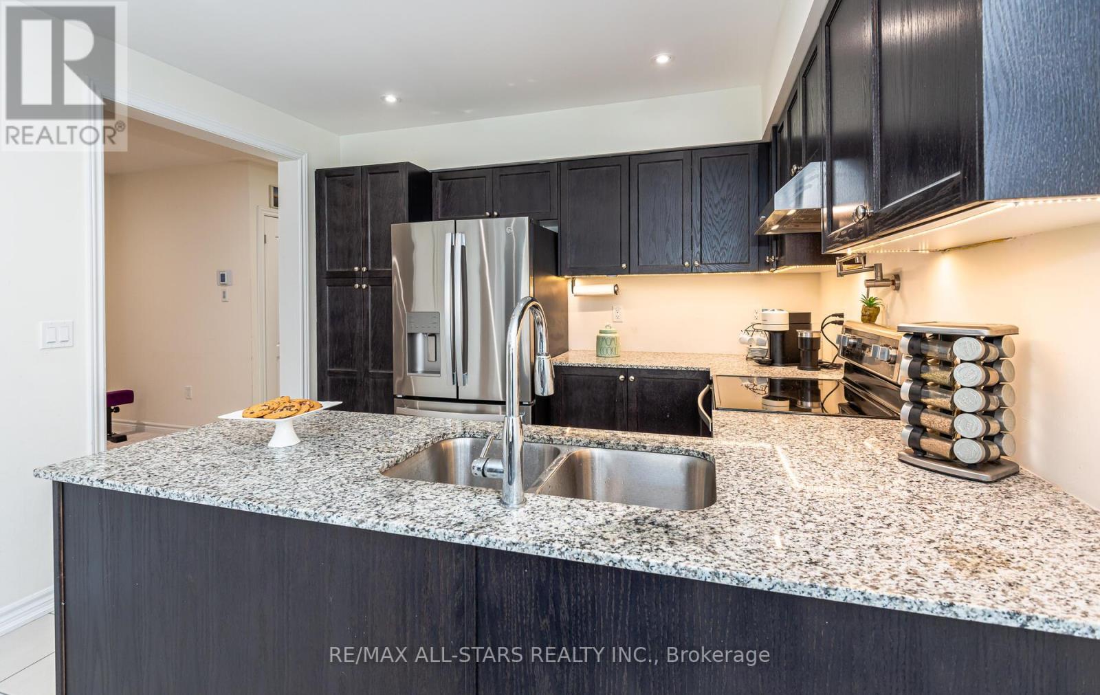 Photo 41 of 65 Cliff Thompson Court, Georgina ON