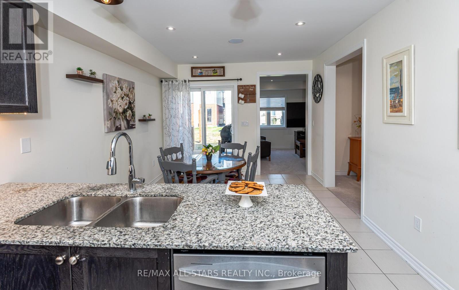 Photo 27 of 65 Cliff Thompson Court, Georgina ON