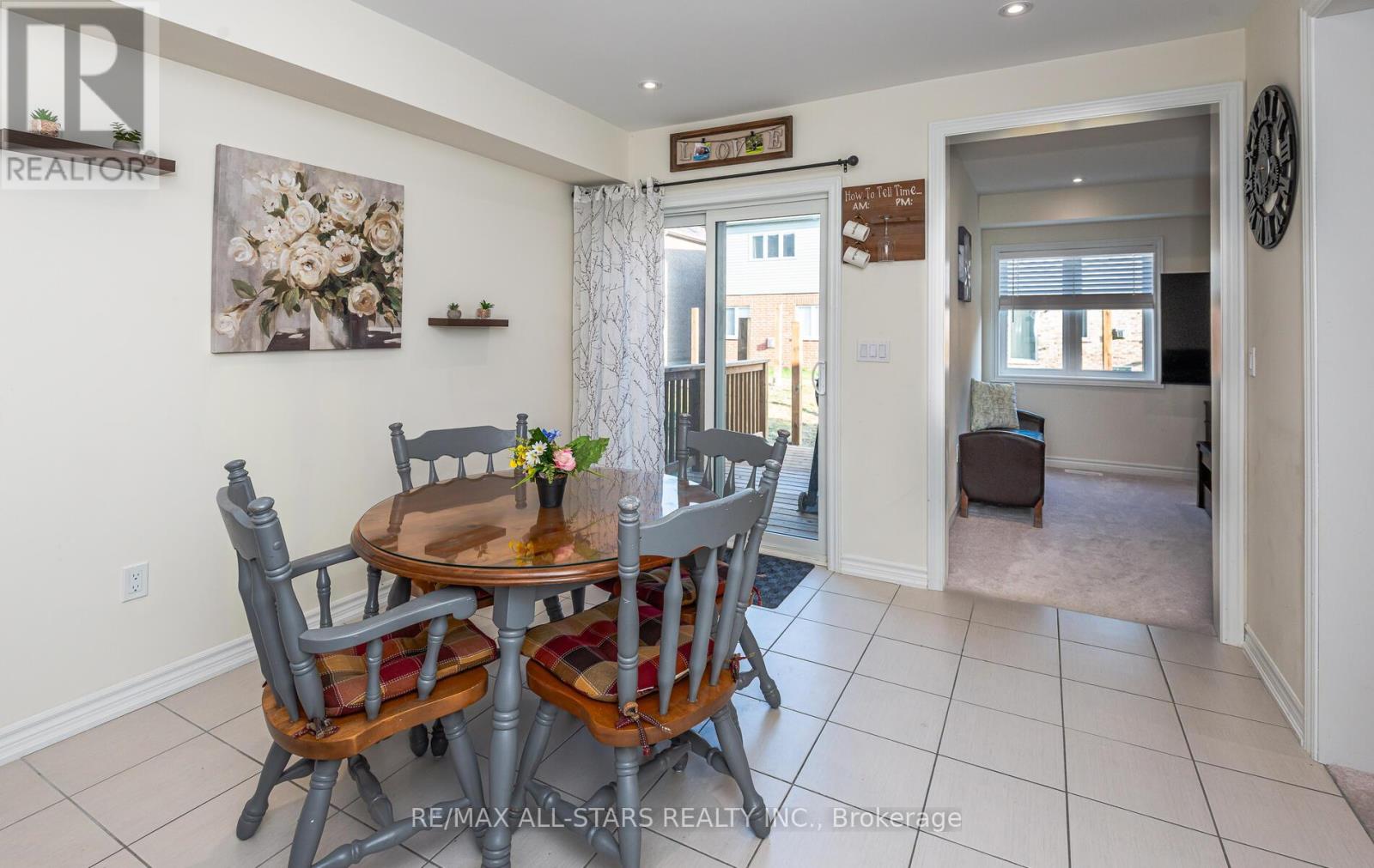 Photo 17 of 65 Cliff Thompson Court, Georgina ON