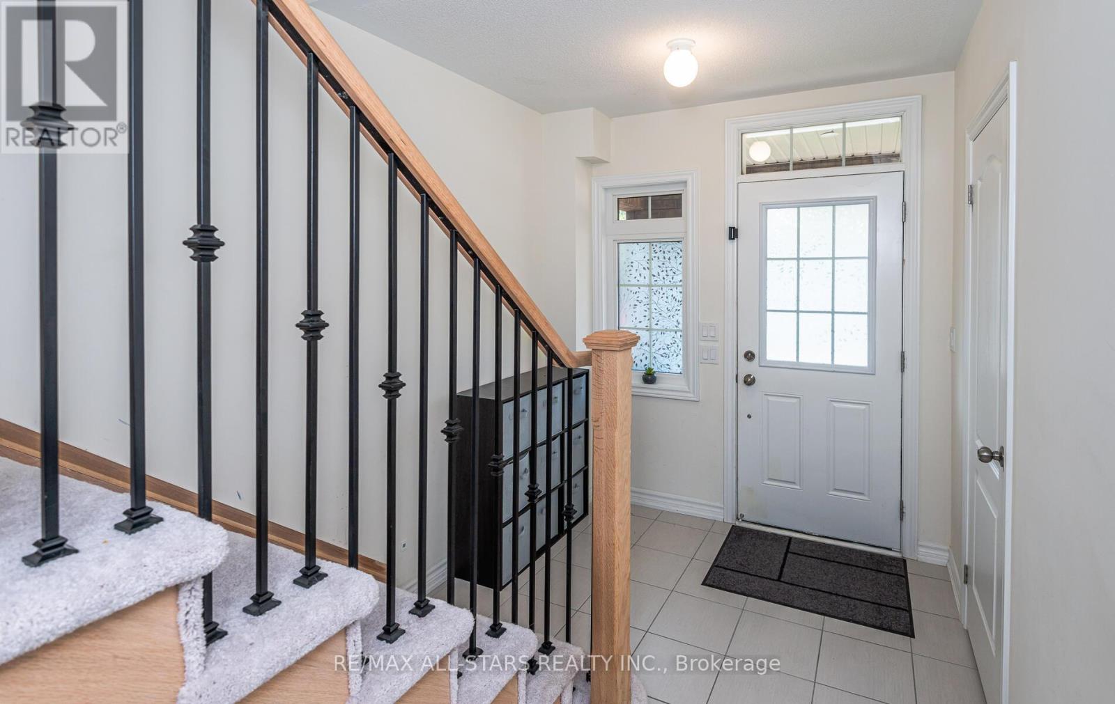 Photo 30 of 65 Cliff Thompson Court, Georgina ON