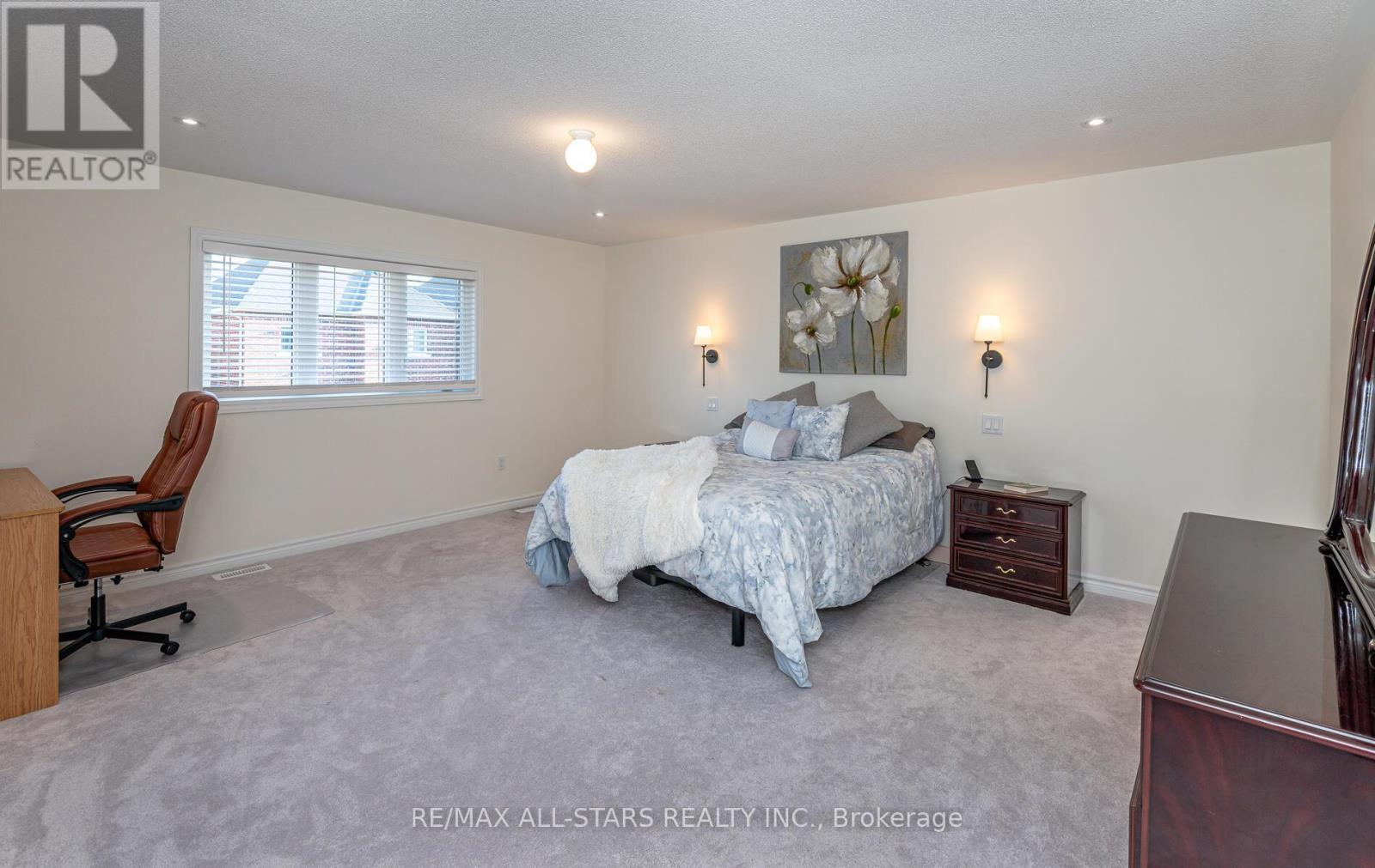 Photo 4 of 65 Cliff Thompson Court, Georgina ON