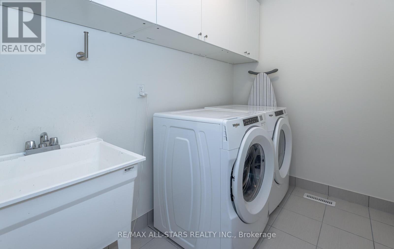 Photo 9 of 65 Cliff Thompson Court, Georgina ON