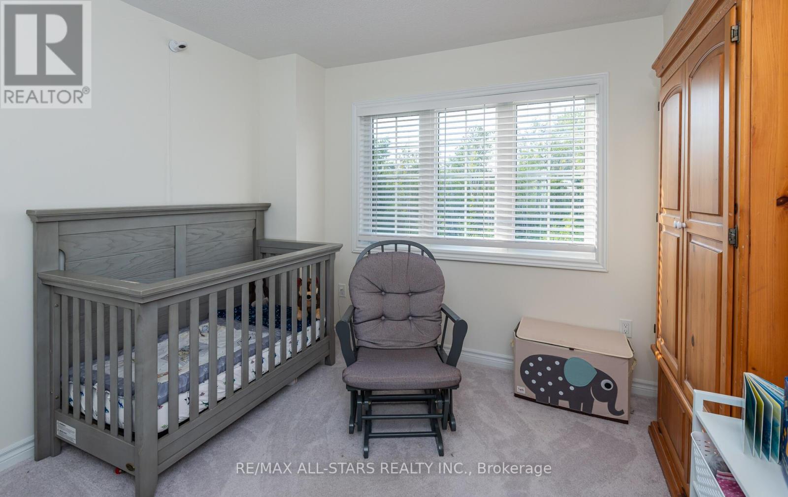 Photo 8 of 65 Cliff Thompson Court, Georgina ON