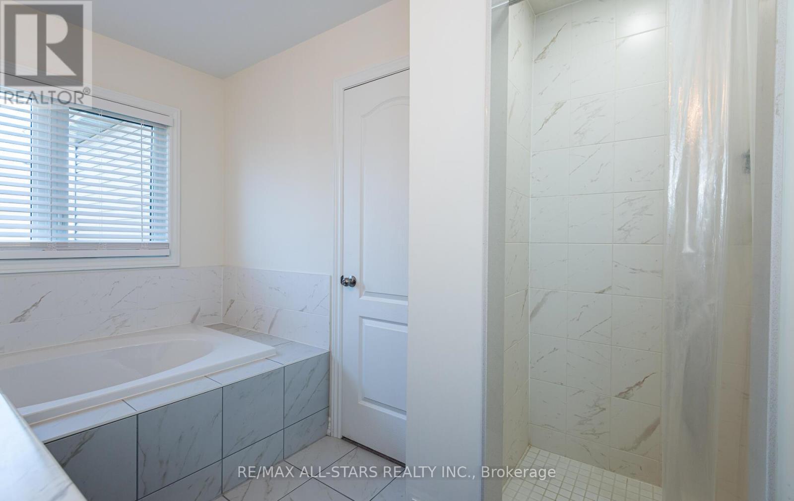 Photo 18 of 65 Cliff Thompson Court, Georgina ON