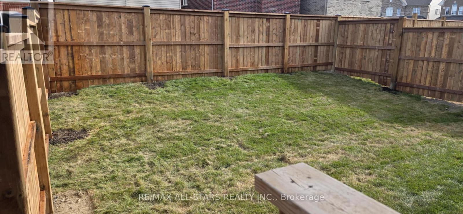 Photo 25 of 65 Cliff Thompson Court, Georgina ON