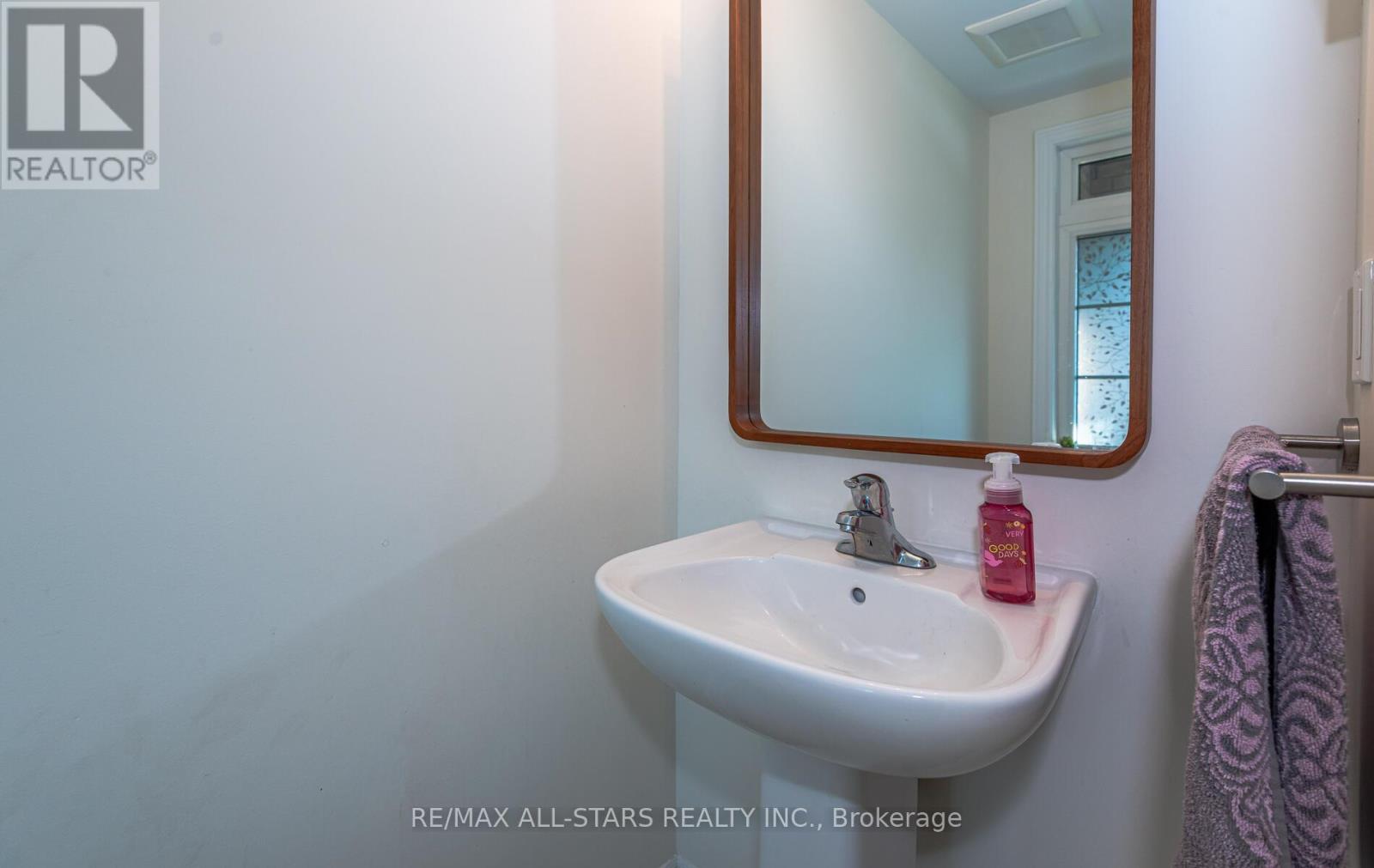 Photo 22 of 65 Cliff Thompson Court, Georgina ON
