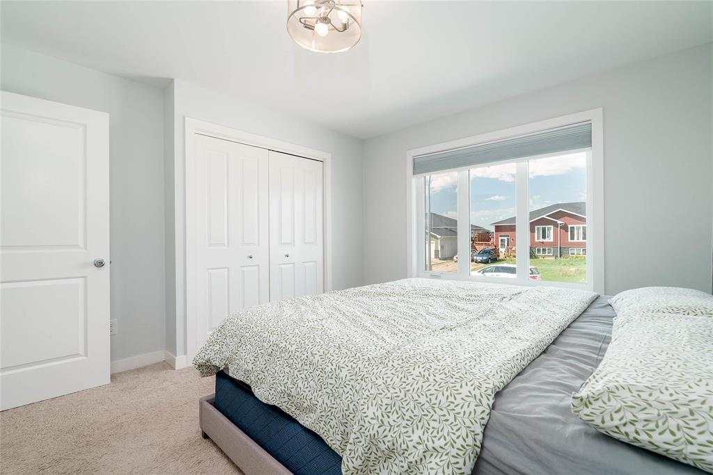 Photo 13 of 22 Cresccentwood Drive, Steinbach MB
