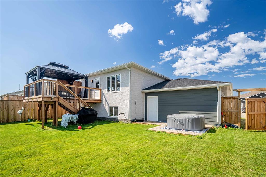 Photo 26 of 22 Cresccentwood Drive, Steinbach MB