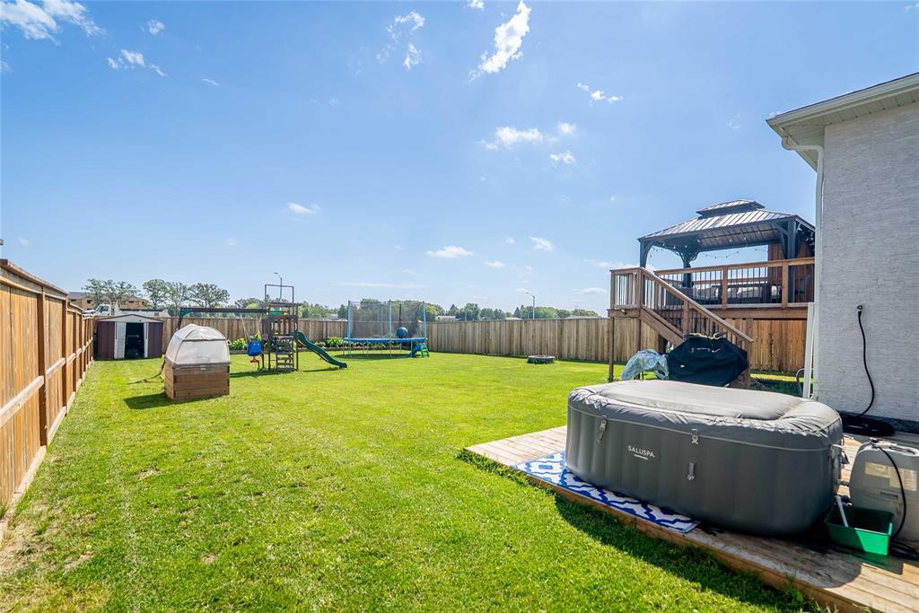 Photo 21 of 22 Cresccentwood Drive, Steinbach MB