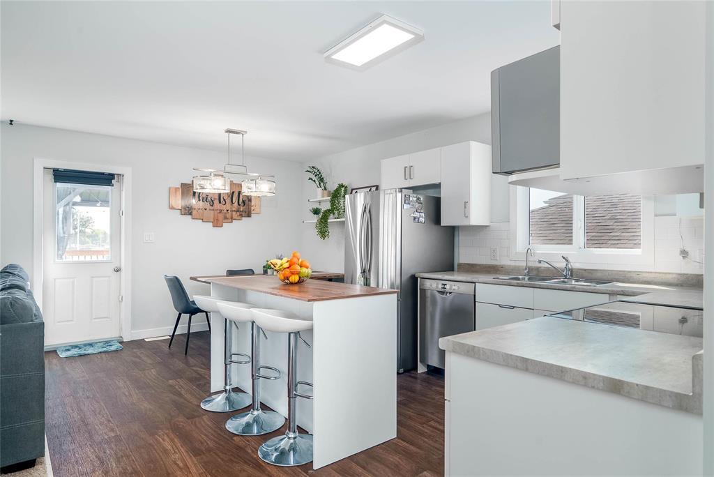 Photo 6 of 22 Cresccentwood Drive, Steinbach MB