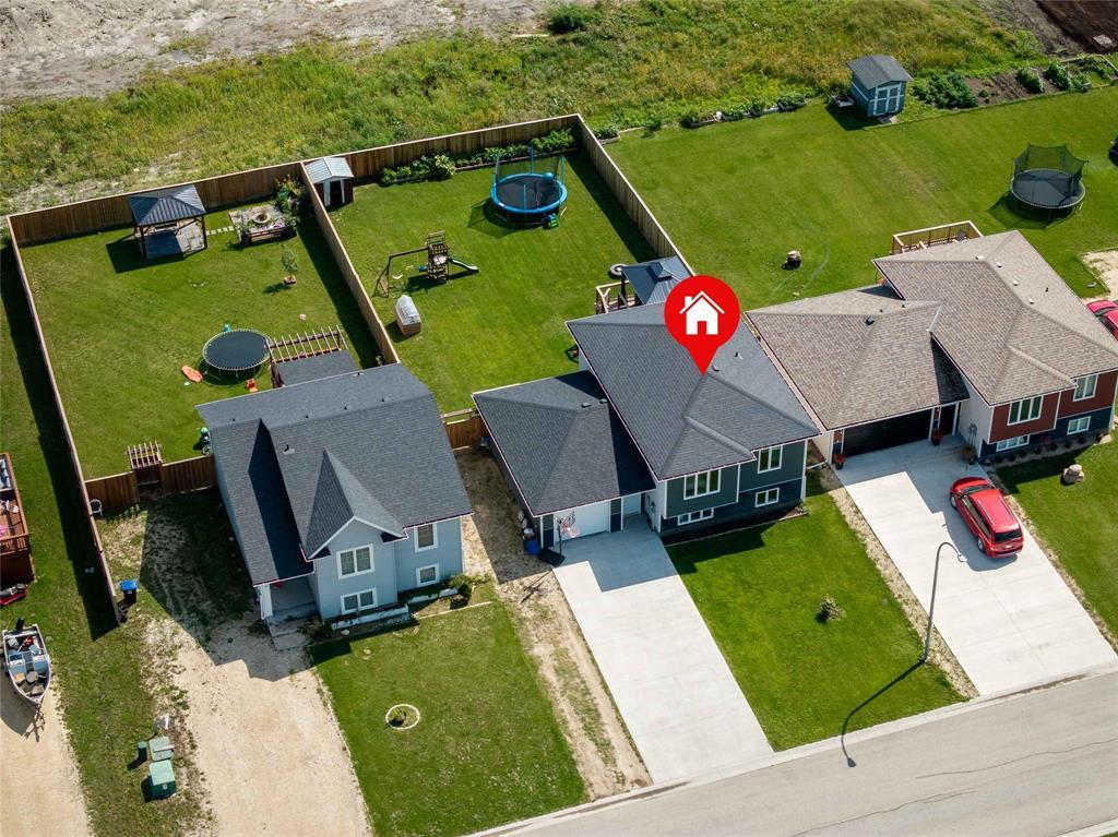 Photo 12 of 22 Cresccentwood Drive, Steinbach MB