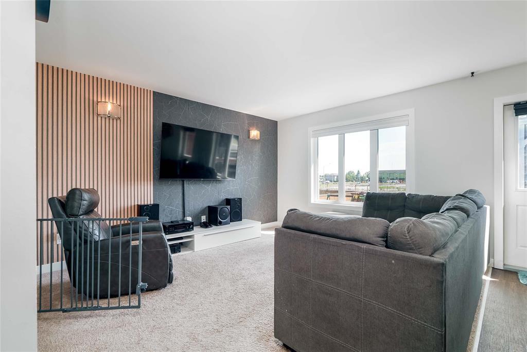 Photo 9 of 22 Cresccentwood Drive, Steinbach MB