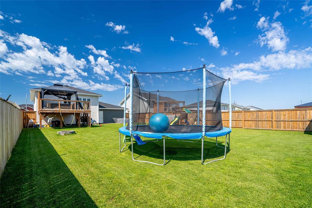 Photo 23 of 22 Cresccentwood Drive, Steinbach MB