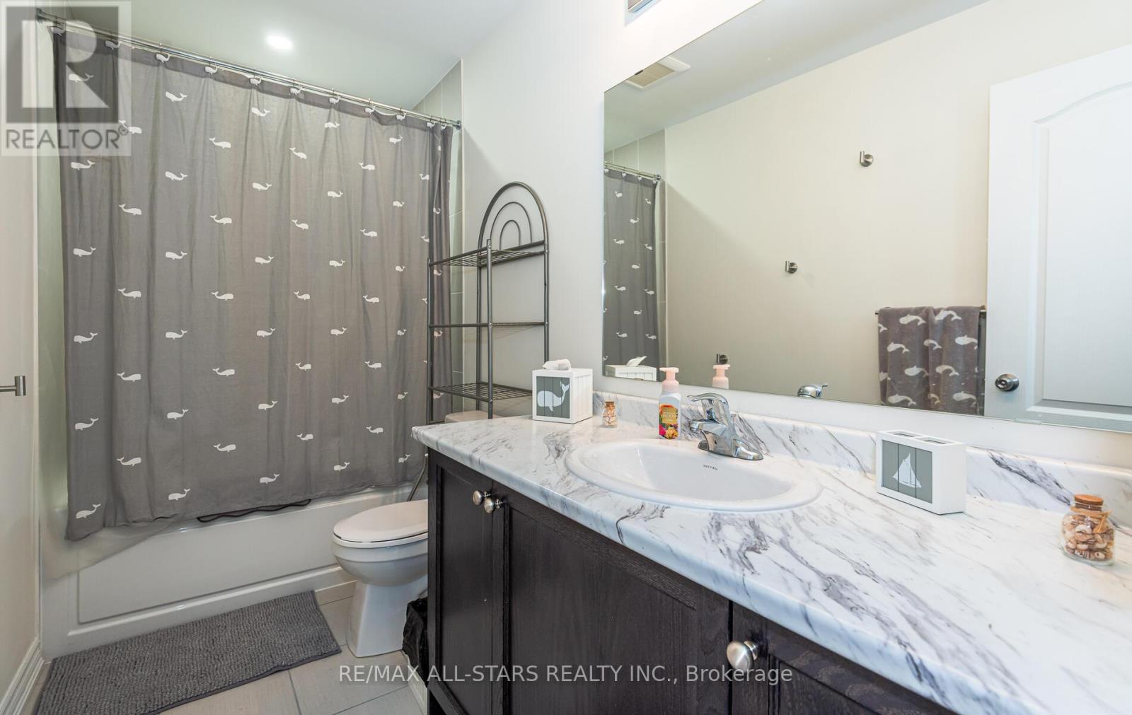 Photo 11 of 65 Cliff Thompson Court, Georgina ON