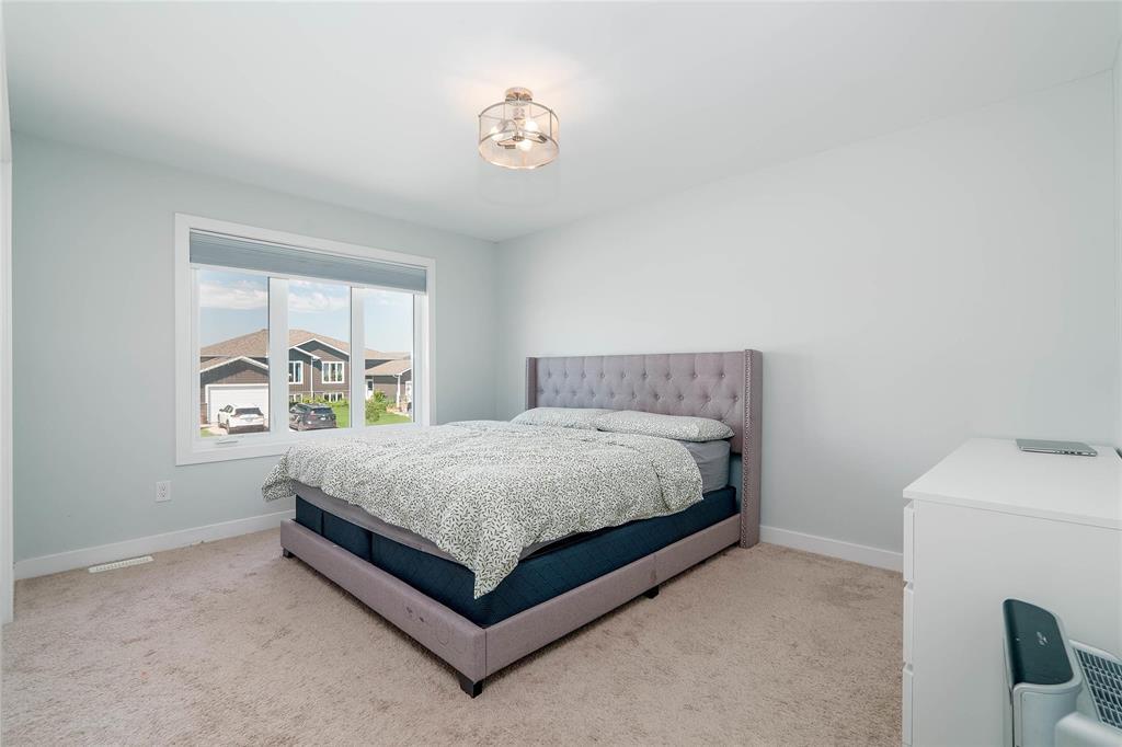 Photo 19 of 22 Cresccentwood Drive, Steinbach MB